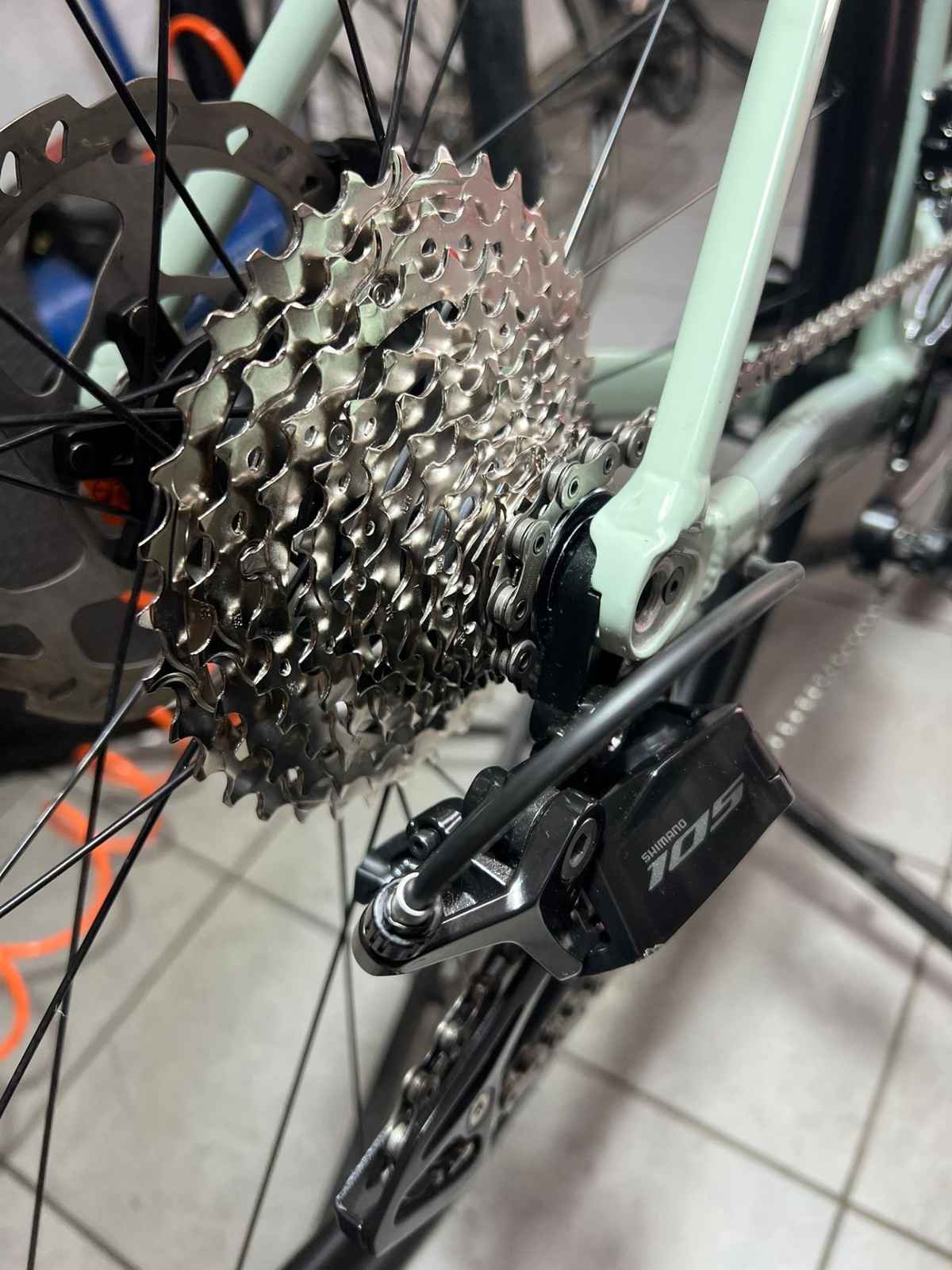 Mechanical work on cassette and drivetrain at the BikeShop Friesen workshop